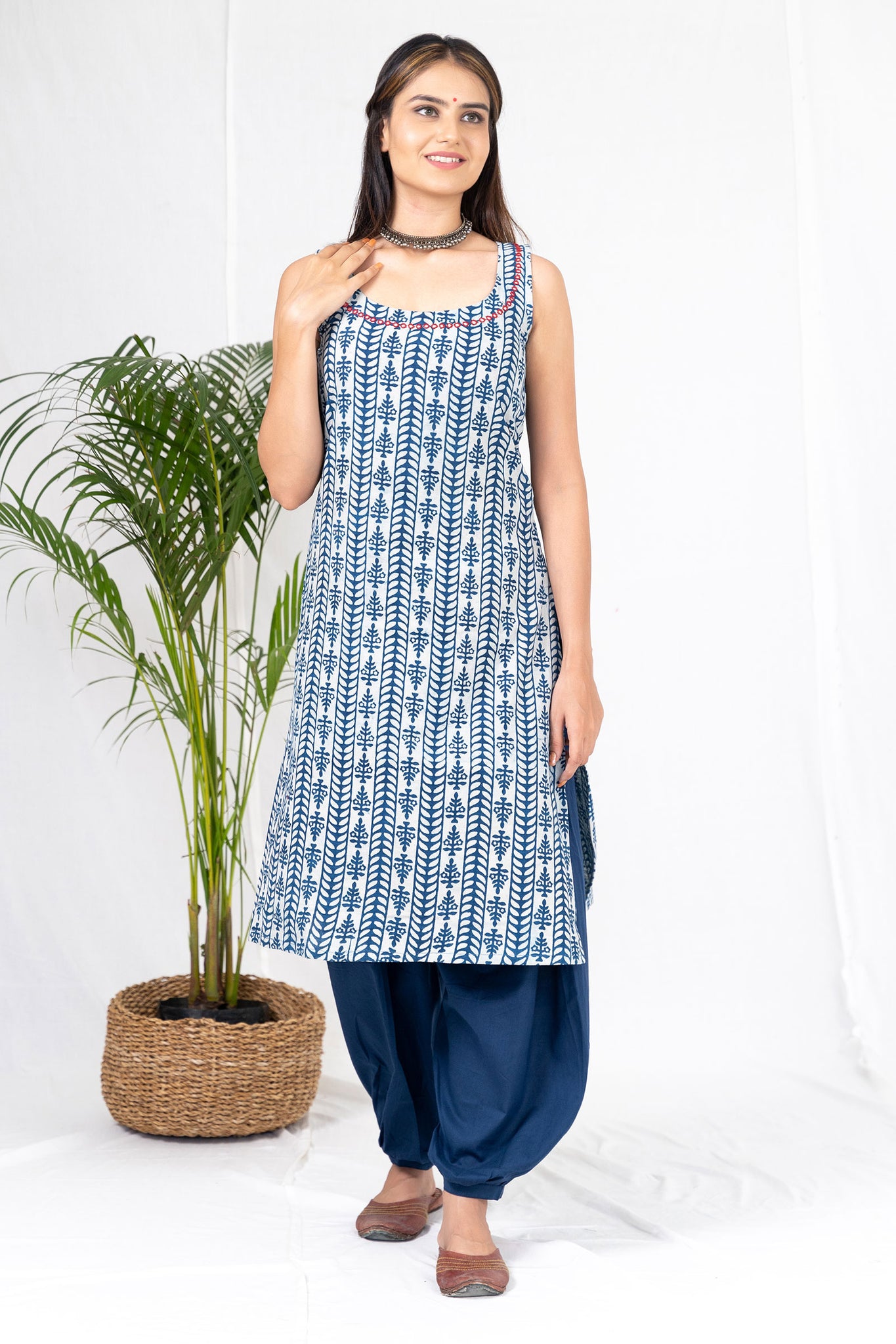 Farah Straight Mirror Work Kurta - Tantu 