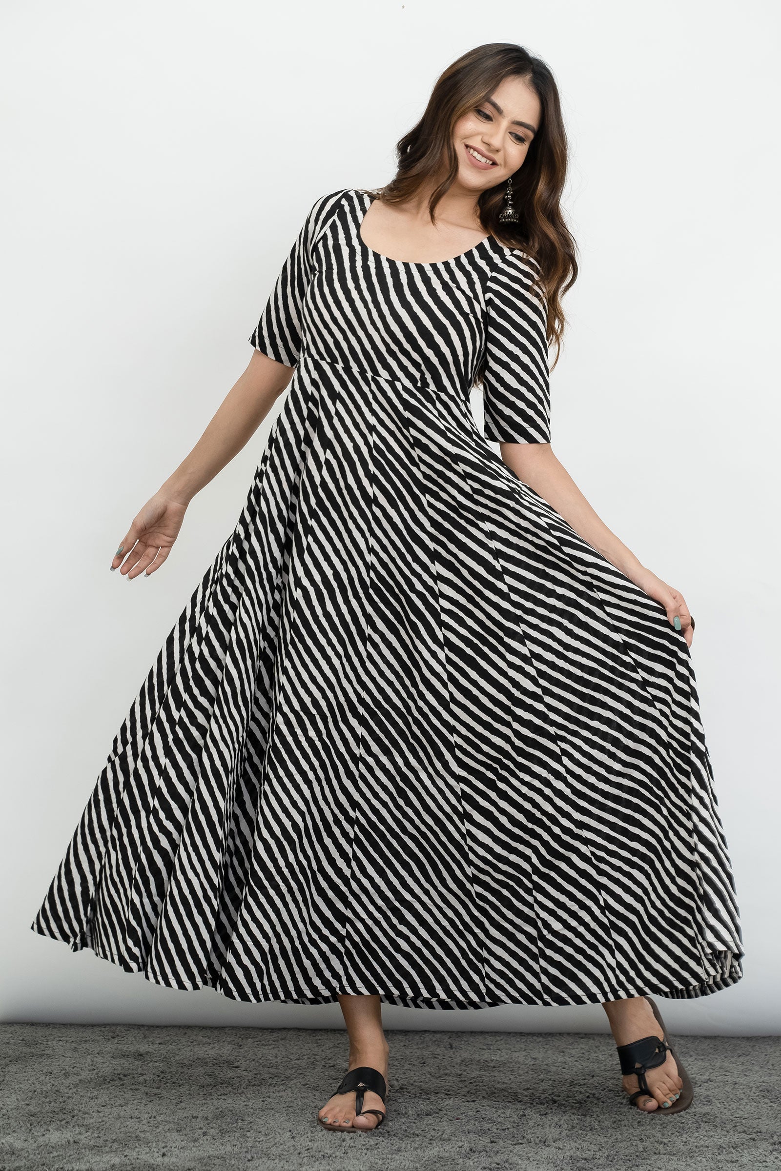 Black Leheriya Cotton Anarkali Kurta - Tantu 