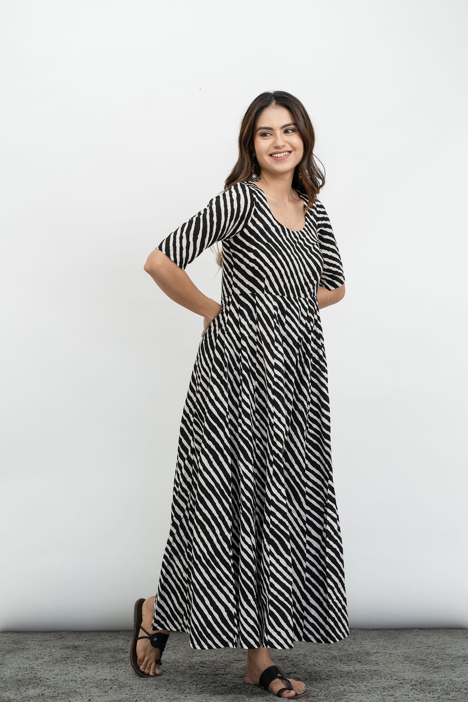 Black Leheriya Cotton Anarkali Kurta - Tantu 