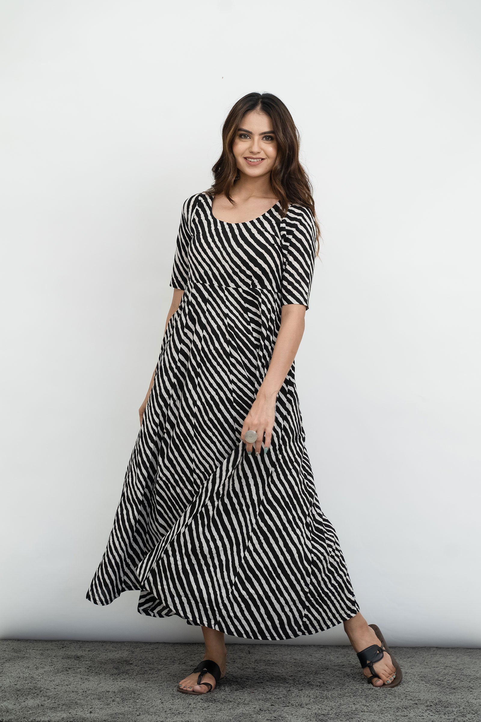 Black Leheriya Cotton Anarkali Kurta - Tantu 